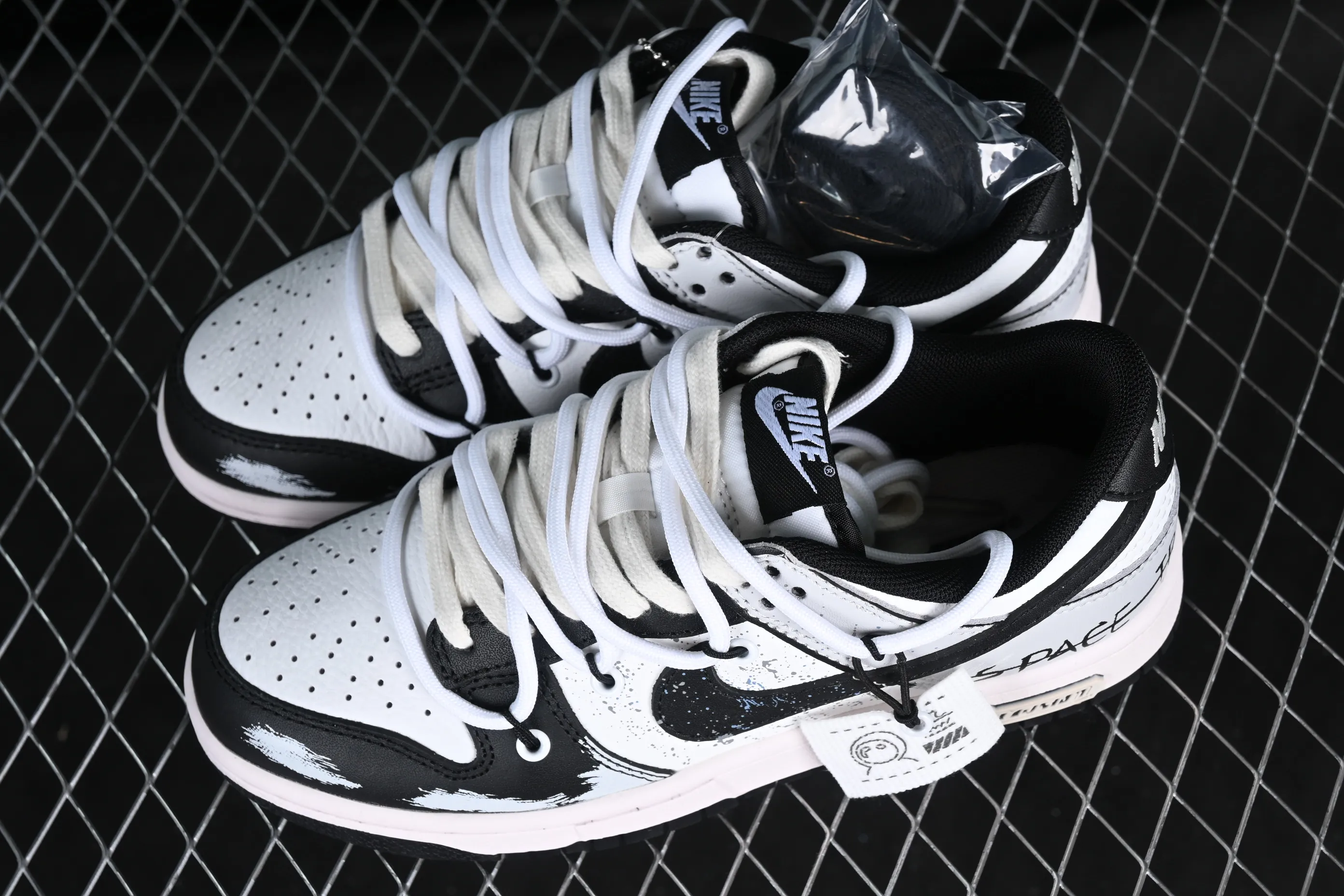 All categories Nk SB Dunk series Nk SB Dunk Low low-top sneakers Nk Dunk Low Skywalker black and white gray summer simple SB strap low-top casual sneakers DD1391-100